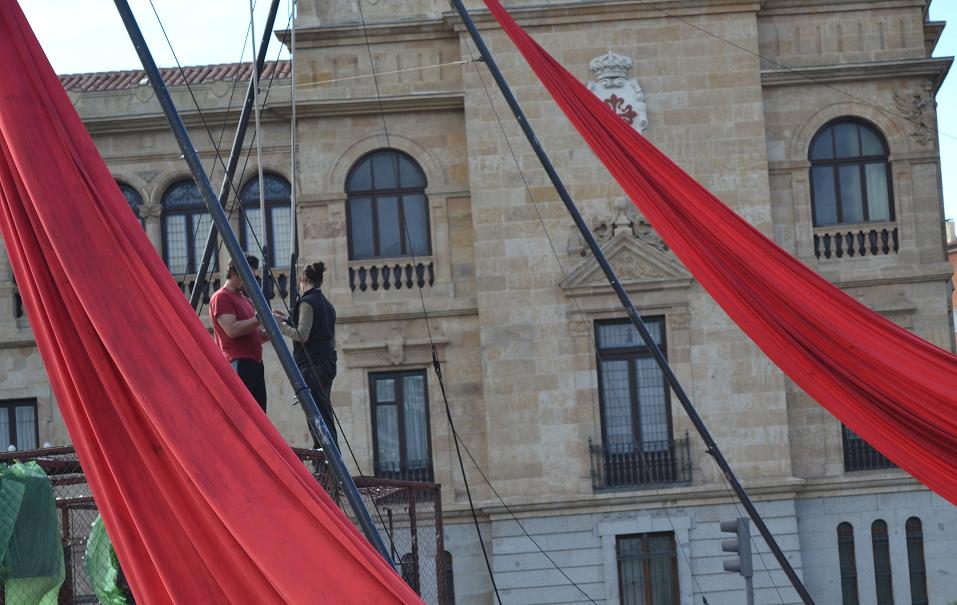 Los acróbatas ensayaron ante el público en el centro de Valladolid