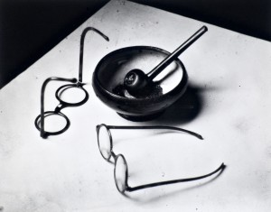 Las gafas y la pipa de Mondrian (1926)