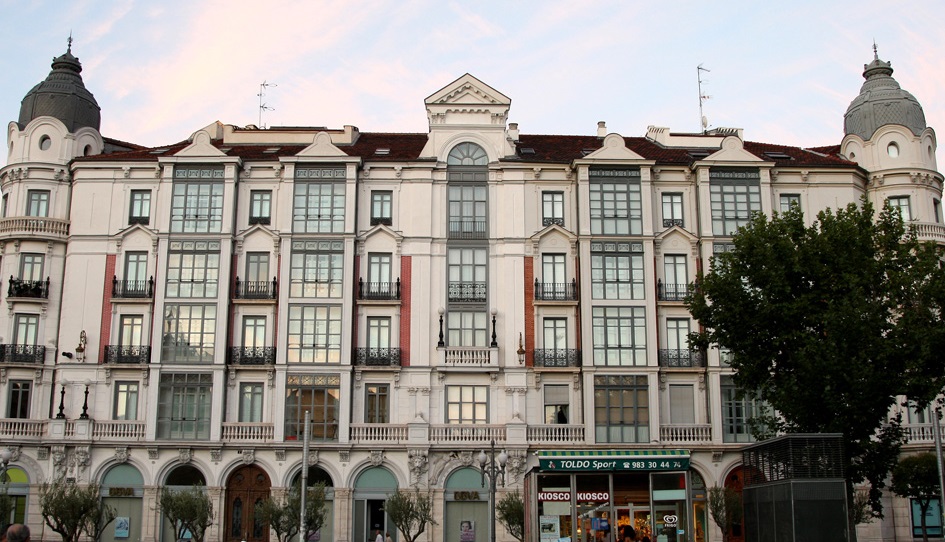 La Casa Mantilla vista desde la calle Acera de Recoletos