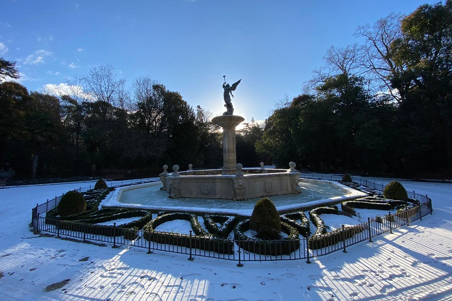 fuente de la fama con nieve