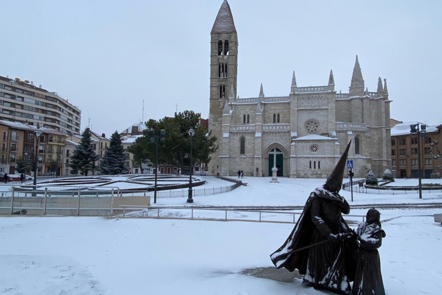 iglesia de la antigua con nieve 2