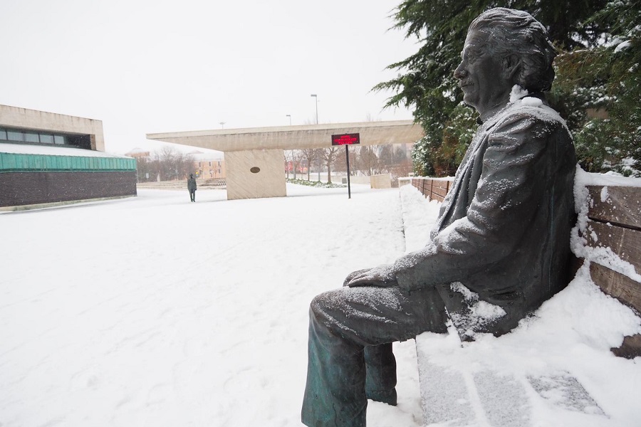 museo de la ciencia con nieve